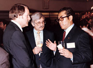 10周年記念シンポジウム（1984年）に出席した小渕恵三・総理府総務長官（当時）