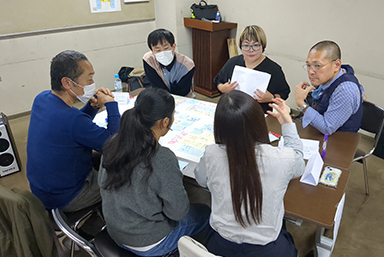 地域住民と若者が地域の資源を共有し何が実現できるか話し合う