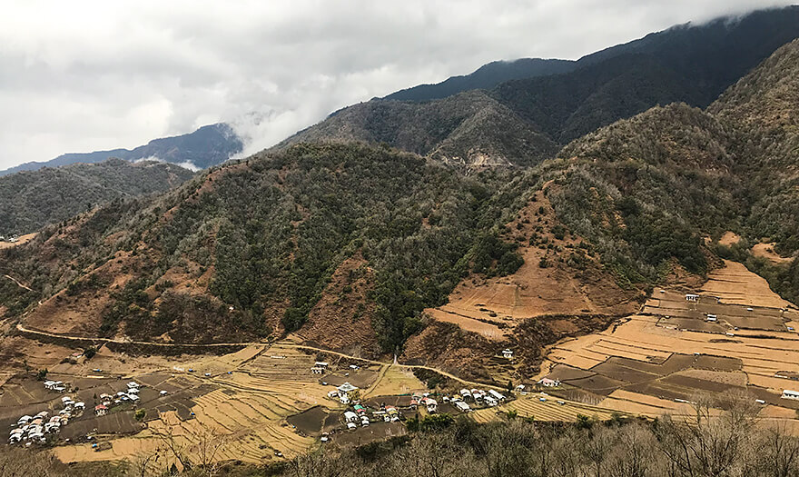 タシガン県カリン地区の耕作放棄地（2019年2月）