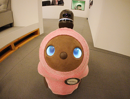 2025年3月、人工主体の哲学・倫理学の第一人者 David Gunkel教授と、LOVOT MUSEUM（東京都中央区）を訪問