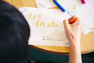 投稿は手書きで。字や投稿内容から、その人らしさが垣間見える。