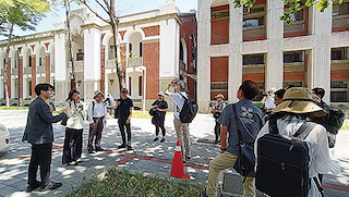 成功大学:旧日本軍の施設を大学の校舎として再利用(成功大学という名前は、台湾の国民的英雄の一人ともいわれる鄭成功からとったもの)。