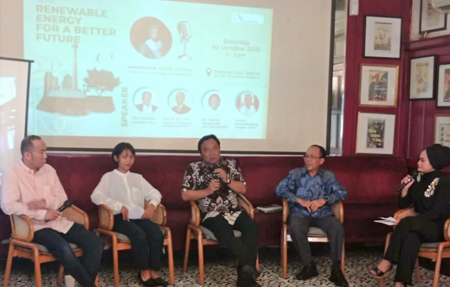 Picture 4: Talk show inviting Mr Eko Sulistyo from the State Electricity Company Indonesia, Mr Harris Yahya, Director for Geothermal Ministry of Energy and Mineral Resources Indonesia, project representative and Mr Saweri from Jakpreneur