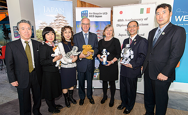 日本・アイルランド外交関係樹立60周年を記念して開催したUCD Japan Fair 2017「介護ロボット」セミナー。ダブリン、アイルランド銀行のコミュニティスペースにて(撮影:Vincent Hoban。提供:UCD Japan Group)