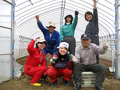 都市の若者といっしょに農業を行う。2010年度 地域社会プログラム「若者が農村を変えるアグリアイディア推進プロジェクト」（2012年）