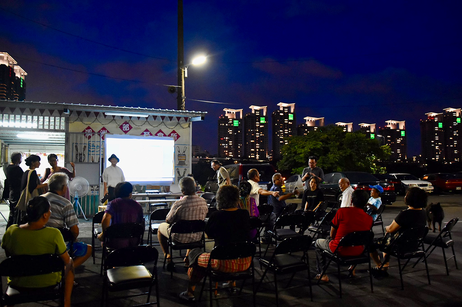 深夜まで続いた延藤氏を偲ぶ会。台湾台北県新北市渓洲部落にて。2009年度アジア隣人プログラム「自立共融的居住文化の継承と再創造　―台湾原住民参加による部落集住計画・育成ネットワーキング」 （2019年）