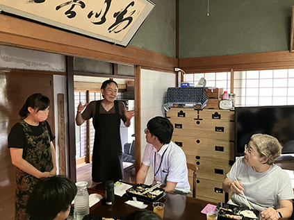 昼食交流会にて、小玉さん手作りのお弁当をいただきました