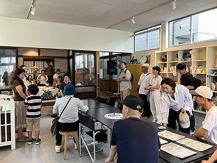 「おうみや」の奥の上がりには畳の休憩スペースがあります