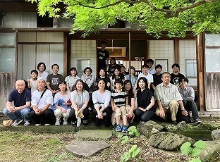 「ちよだ五城目交流館」で記念撮影