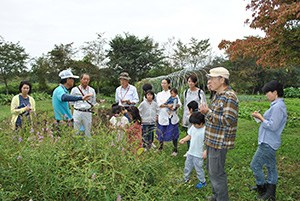 1000年の森を育てるみんなの会は、「みんなでつくるみんなの森プロジェクト」（国土緑化推進機構 「緑の募金」交付金による事業）の一環で生物多様性保全のワークショップを行った